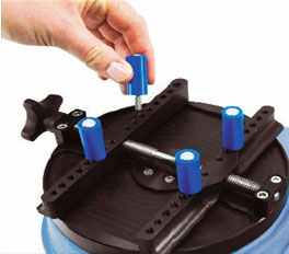 torque tester with adjustable gripping pegs
